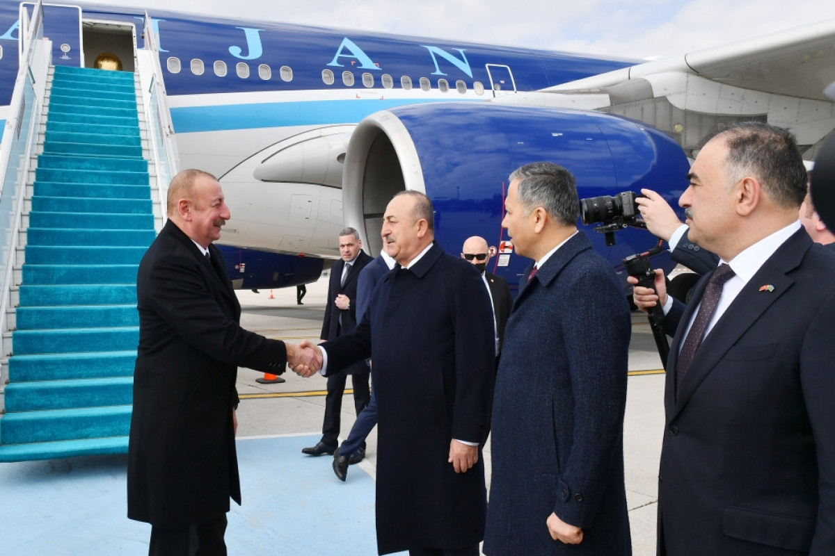 Президент Ильхам Алиев прибыл с рабочим визитом в Турцию-ФОТО 