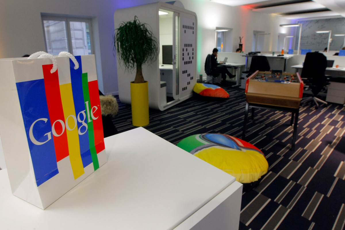 Сотрудников Google попросили делить свои столы с коллегами и чередовать рабочие дни в офисе