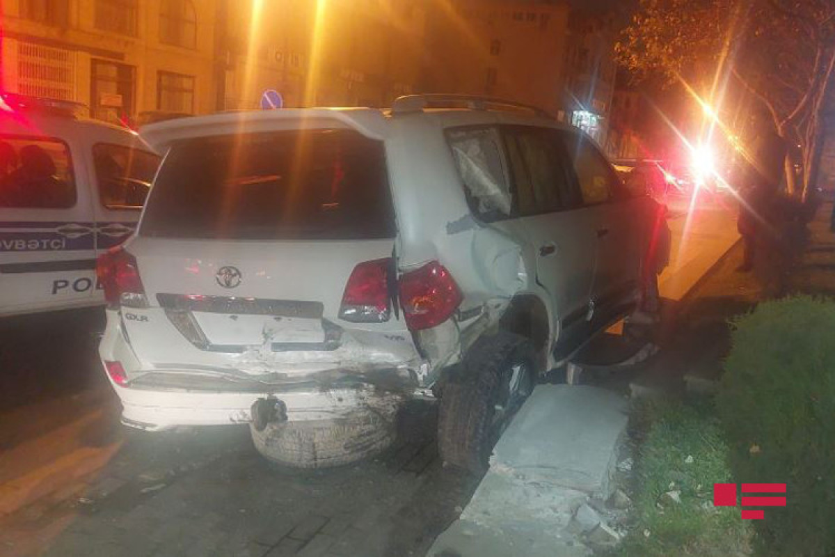 В Баку произошла цепная авария, есть раненые