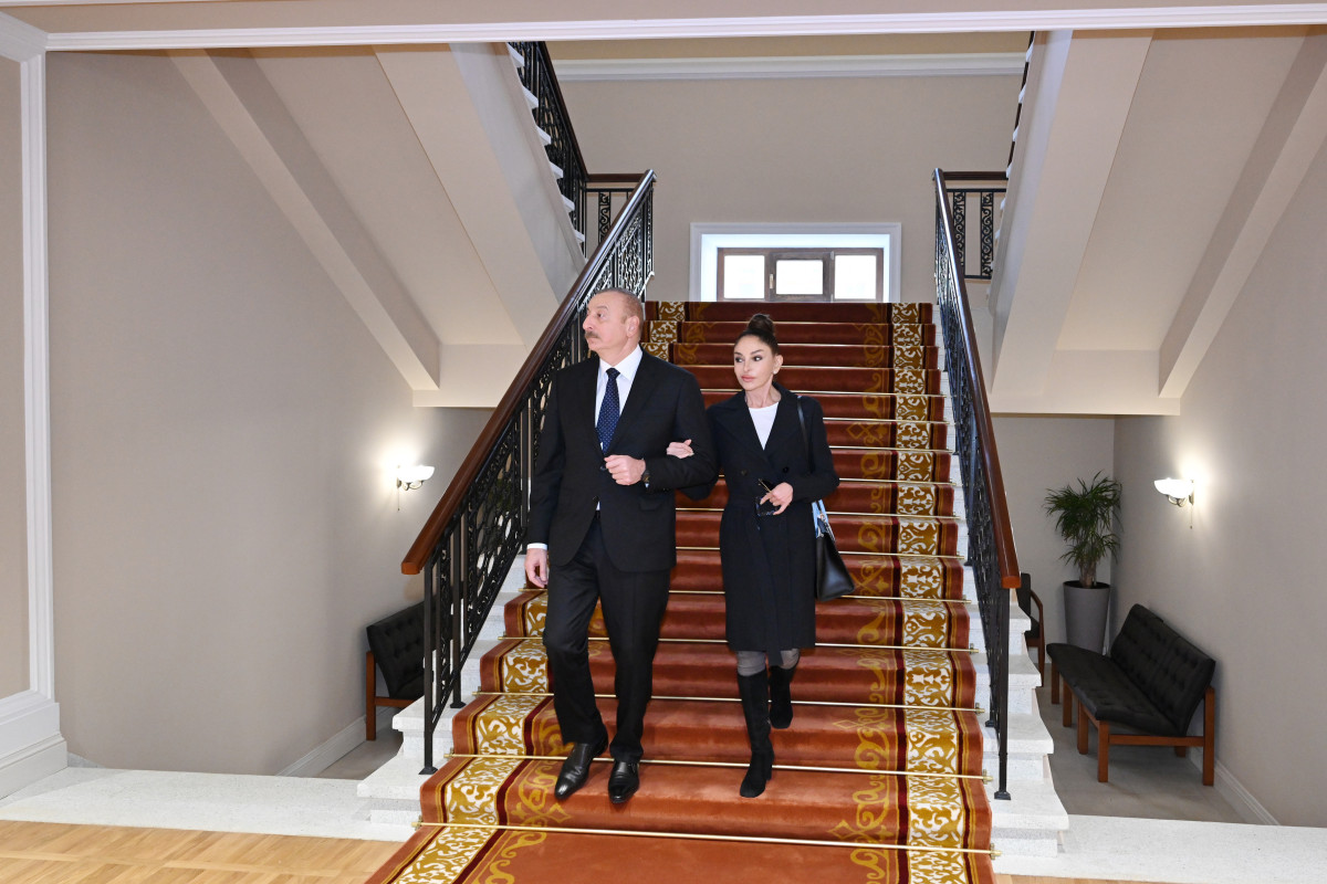 Президент Азербайджана и первая леди посетили Центр развития детей и молодежи в Баку-ФОТО 