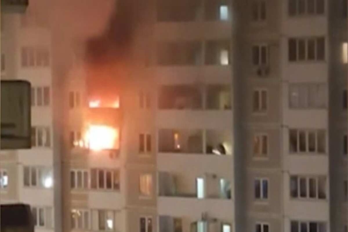 В Подмосковье пожар охватил сразу несколько квартир в многоэтажке-ФОТО -ВИДЕО 