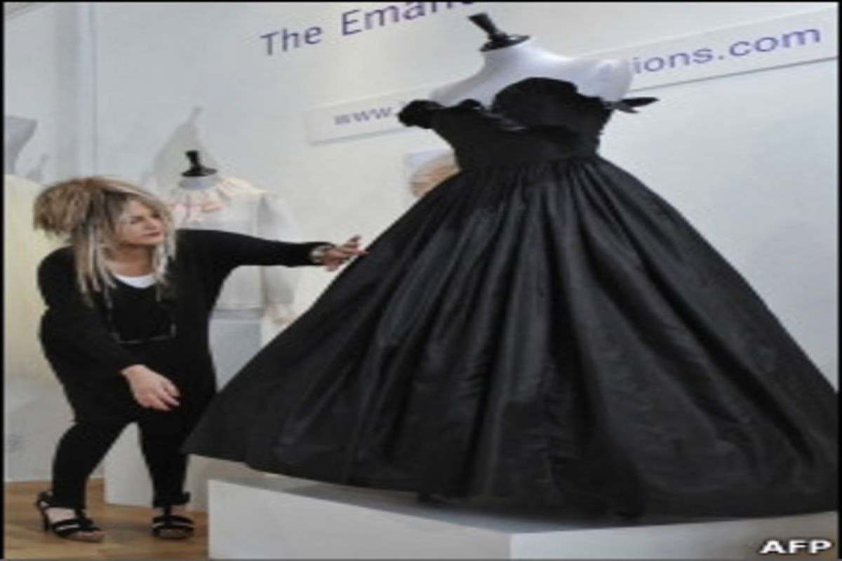 Платье принцессы Дианы выставлено на торги аукциона Sotheby's