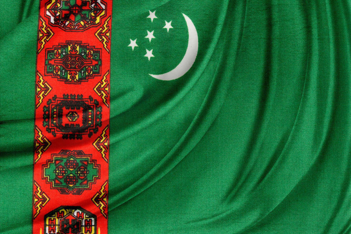 В Туркменистане обязали бюджетников сдать по $182 на портреты Бердымухамедова
