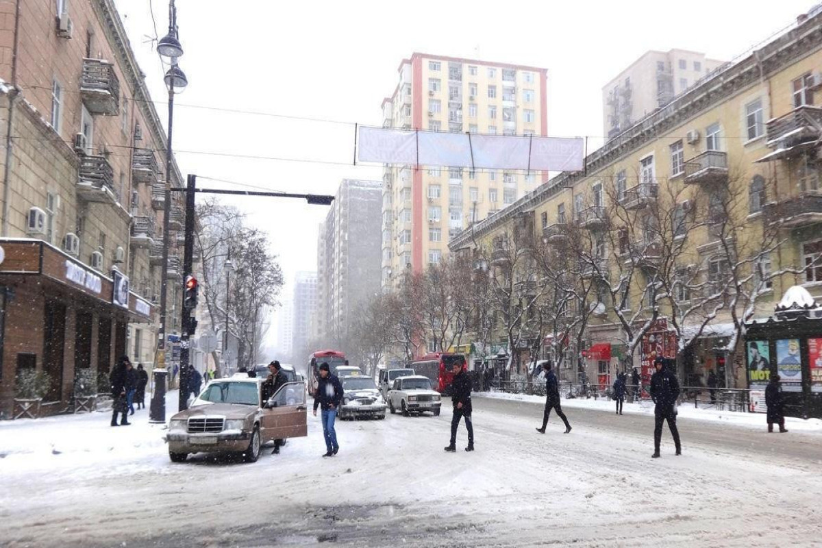 Дороги и проспекты очищены от снега - ИВ Баку