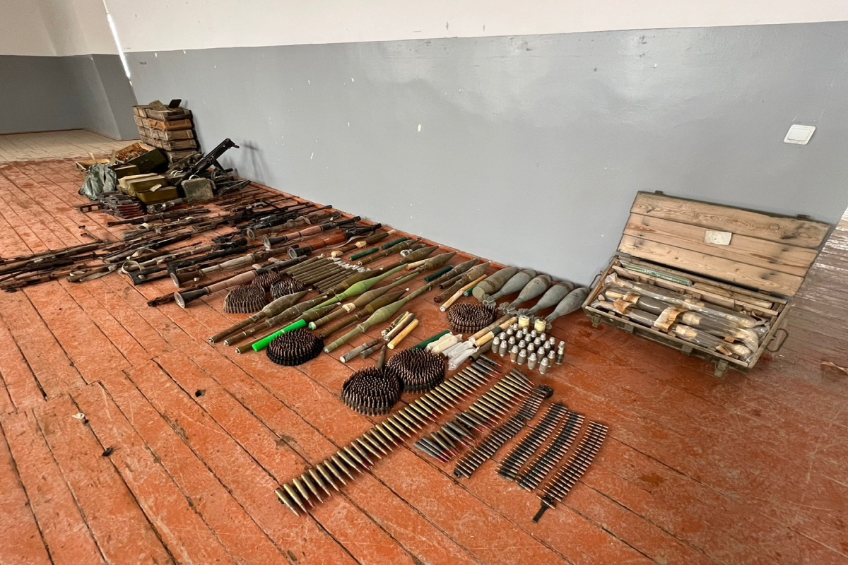 В Джебраиле обнаружено большое количество оружия и боеприпасов -ФОТО -ВИДЕО 