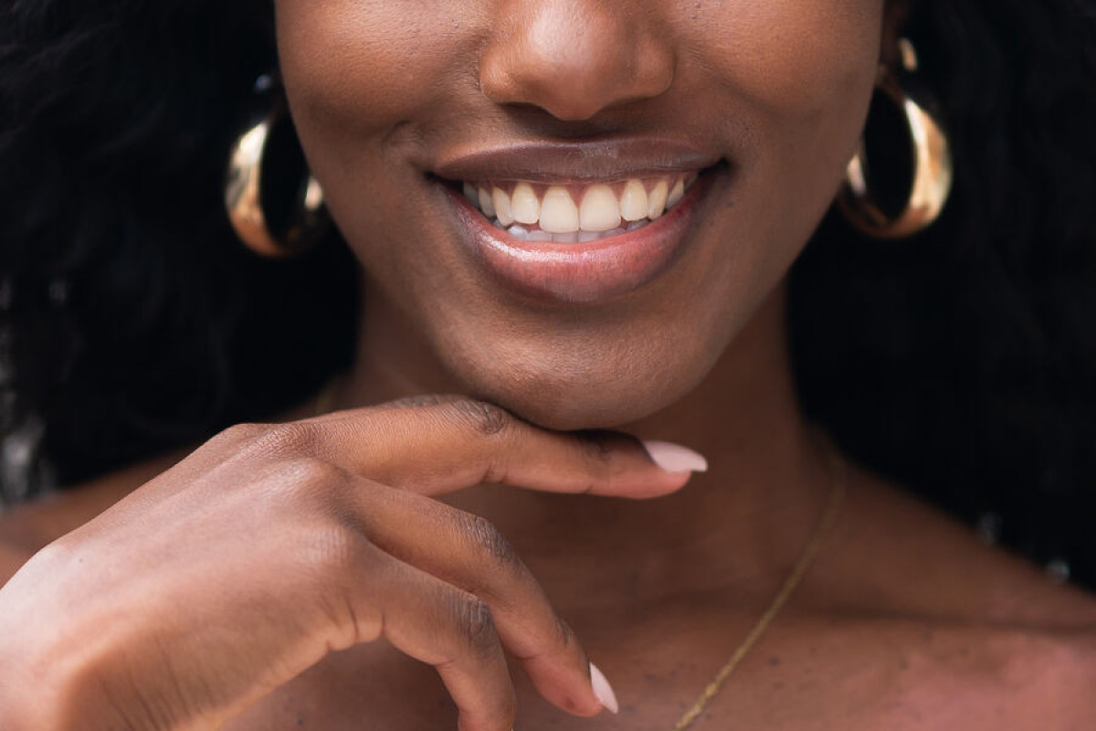 Врачи выяснили, что чернокожие женщины теряют зубы чаще, чем белые