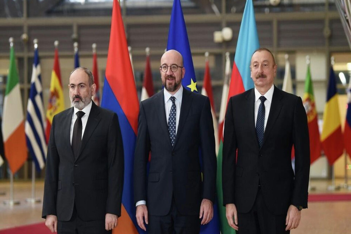 Ильхам Алиев выразил приверженность Баку трехстороннему формату ЕС-Азербайджан-Армения