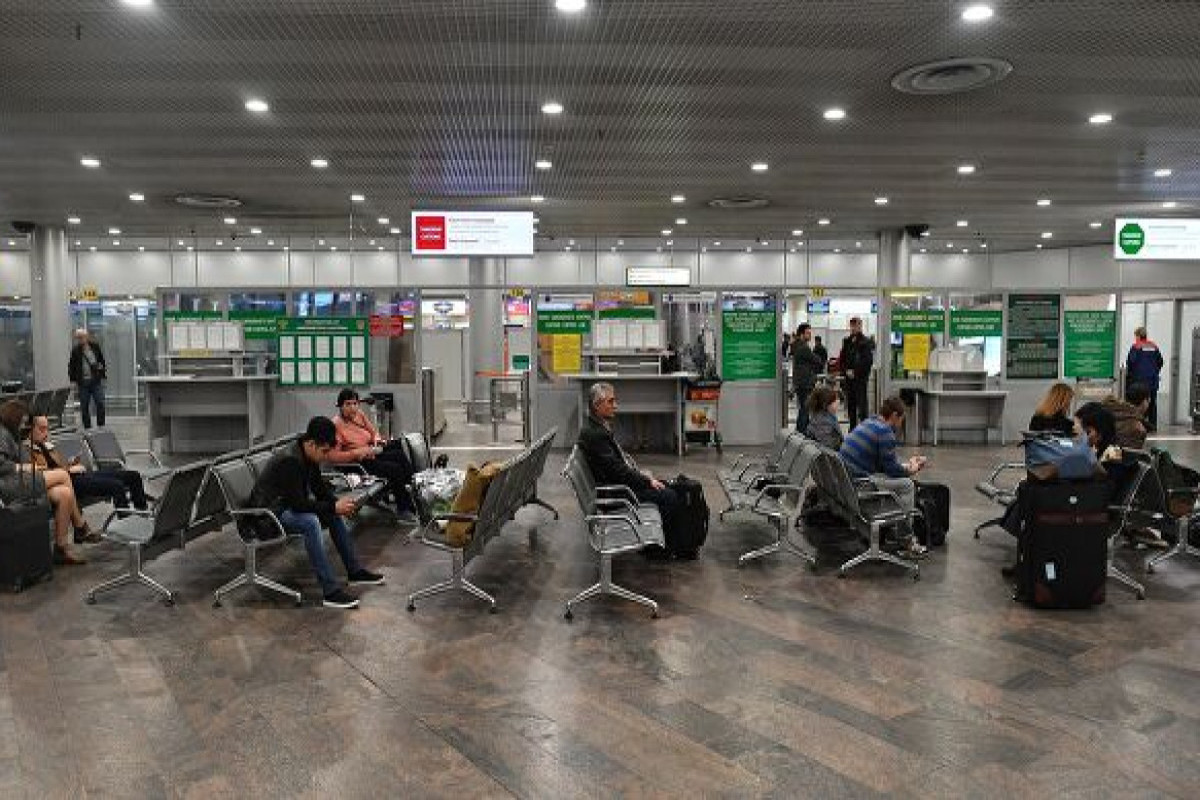 Поживший в аэропортах мужчина дал туристам советы по выживанию без денег