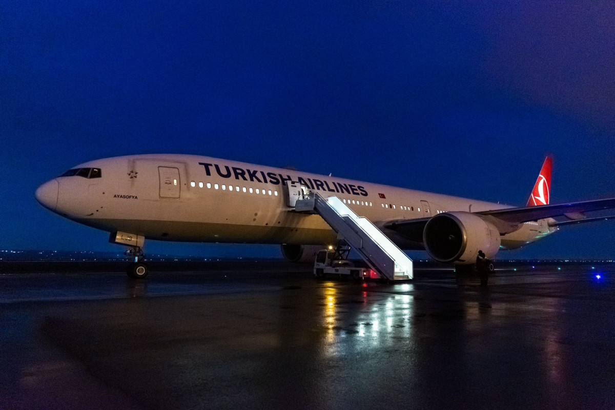 Самолет Стамбул-Токио совершил вынужденную посадку в Баку