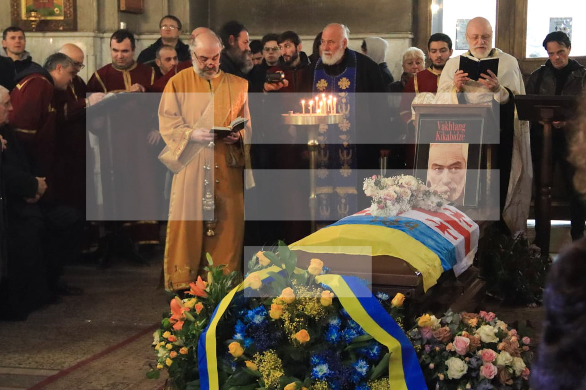 В Тбилиси проходит церемония прощания с Вахтангом Кикабидзе-ФОТО 