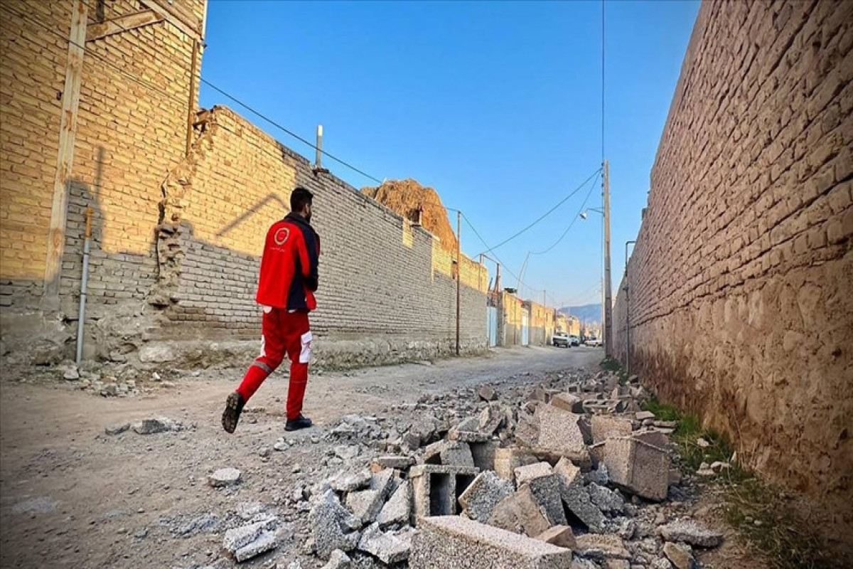 Сильное землетрясение в Иране: десятки пострадавших