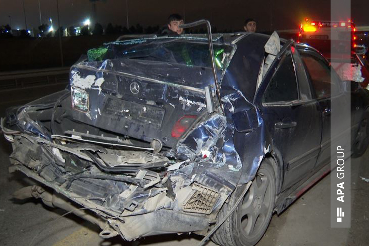 В Баку пассажирский втобус попал в ДТП, есть пострадавший
-ФОТО 