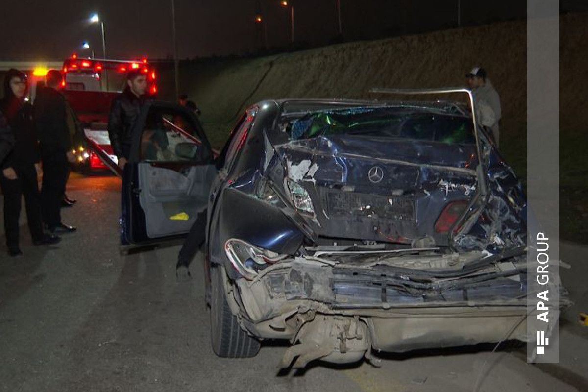 В Баку пассажирский втобус попал в ДТП, есть пострадавший
-ФОТО 