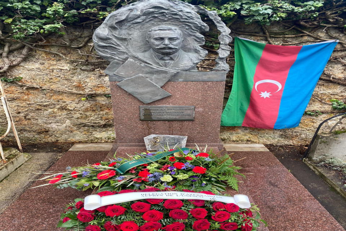 Посол Азербайджана во Франции посетила могилу Алимардан бека Топчубашева-ФОТО 