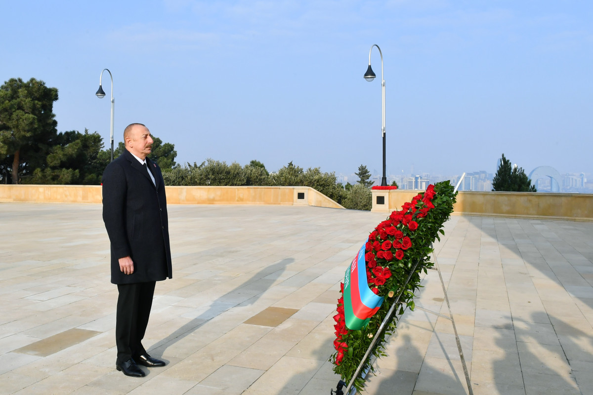 Ильхам Алиев посетил Аллею шехидов в связи с 33-й годовщиной трагедии 20 Января -ФОТО 