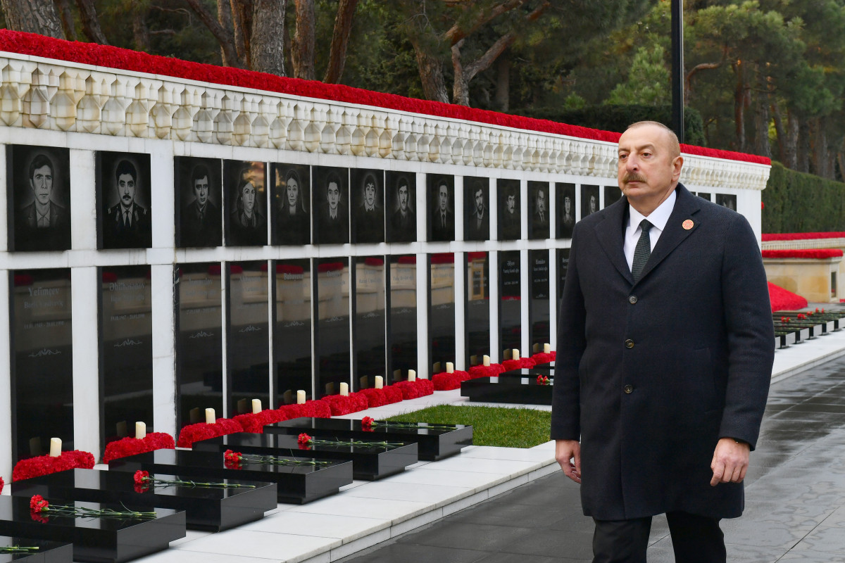 Ильхам Алиев посетил Аллею шехидов в связи с 33-й годовщиной трагедии 20 Января -ФОТО 