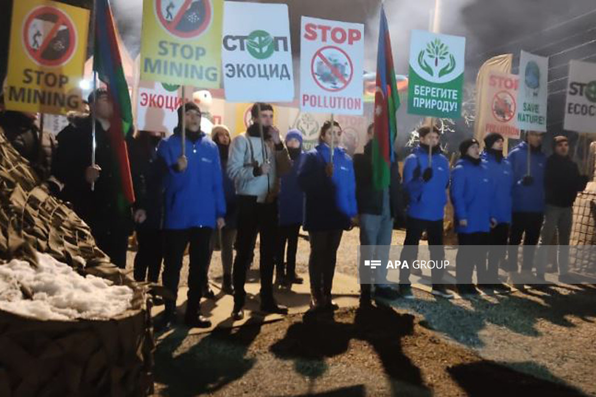На Лачинской дороге звучат лозунги - пошла 40-я ночь акции протеста -ФОТО 