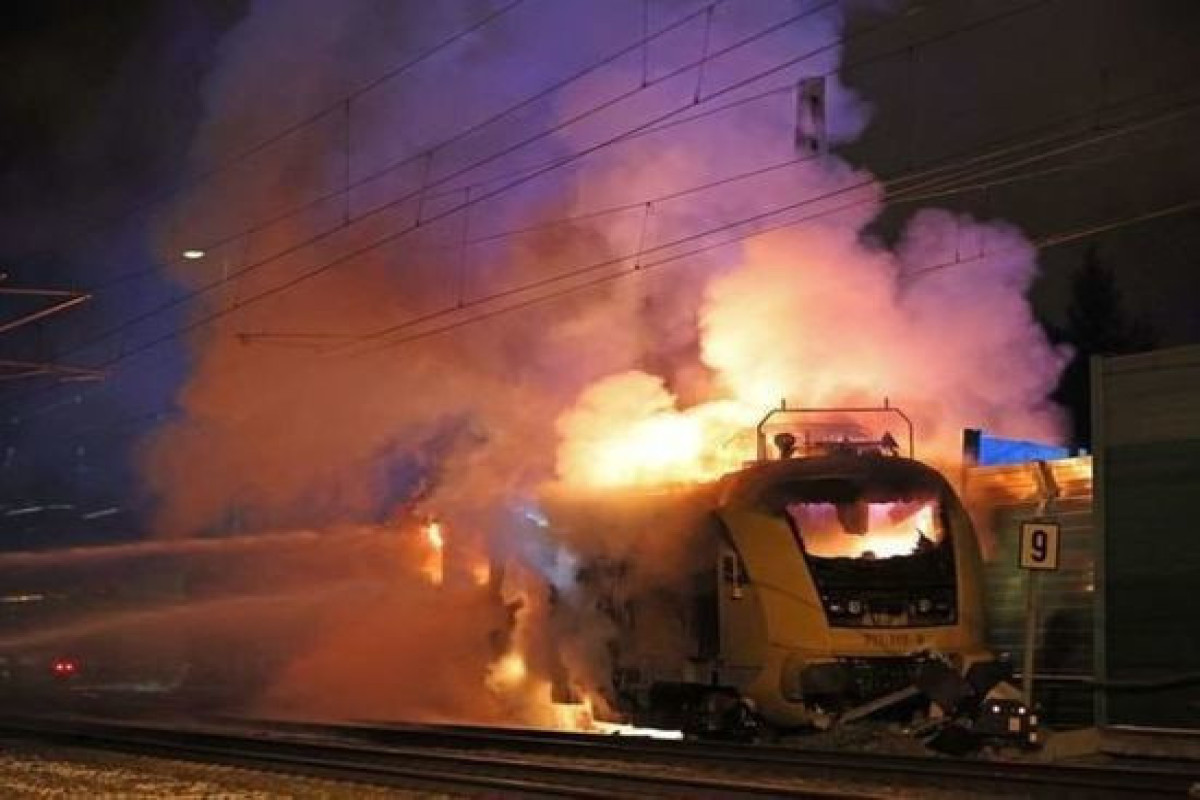 Объятый пламенем «поезд-призрак» без машинистов путешествовал по Баварии-ВИДЕО 