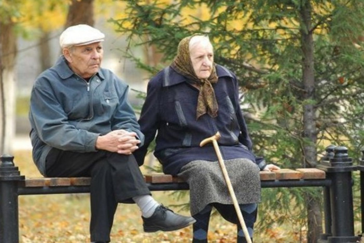 В Азербайджане поднимут вопрос отправки на пенсию врачей и учителей в 65 лет
