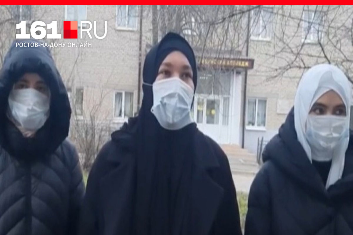 Колледж в России исключил студенток из Чечни и Дагестана за ношение платков