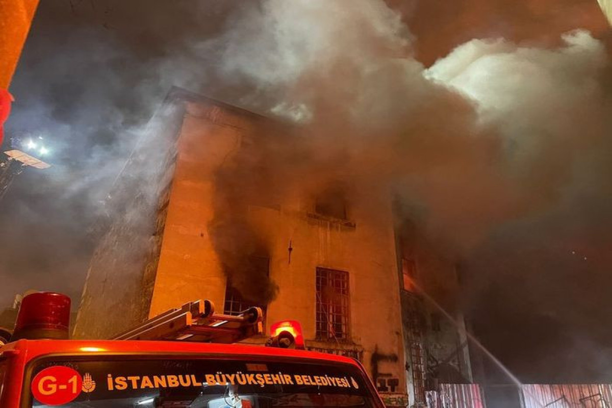 В армянской церкви в Стамбуле произошел пожар, есть погибшие-ОБНОВЛЕНО 