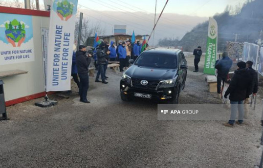 По дороге Лачин-Ханкенди проехал гражданский автомобиль РМК-ФОТО -ВИДЕО 