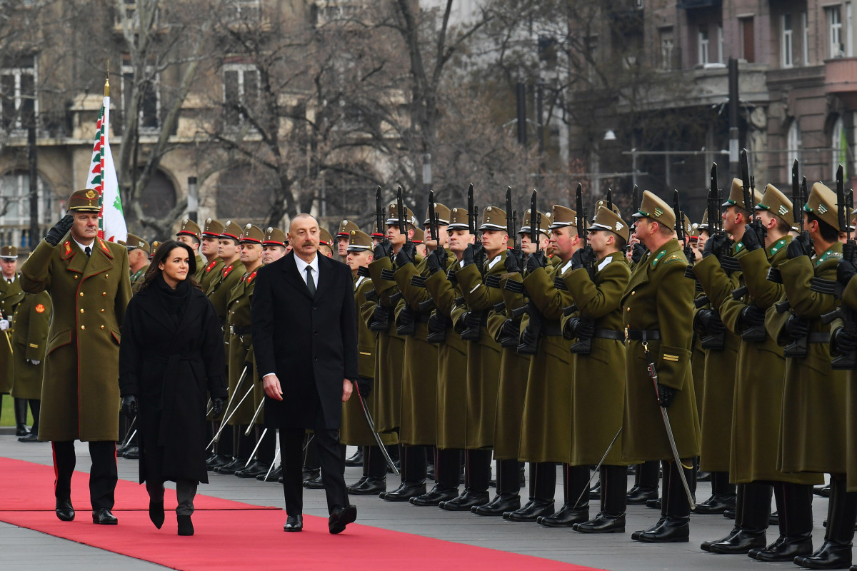 В Будапеште состоялась церемония официальной встречи Президента Азербайджана Ильхама Алиева