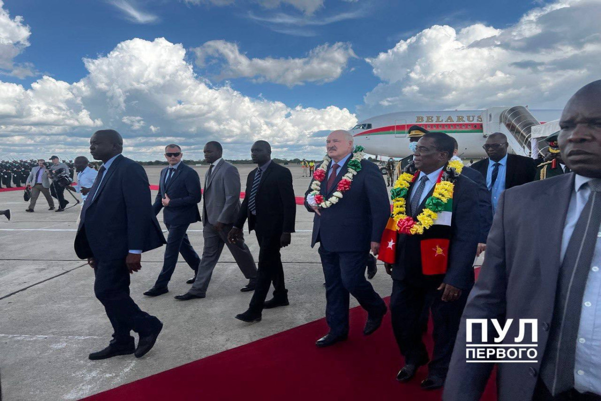 Лукашенко встретили в Зимбабве с танцами, барабанщиками и аплодисментами -ФОТО -ВИДЕО 