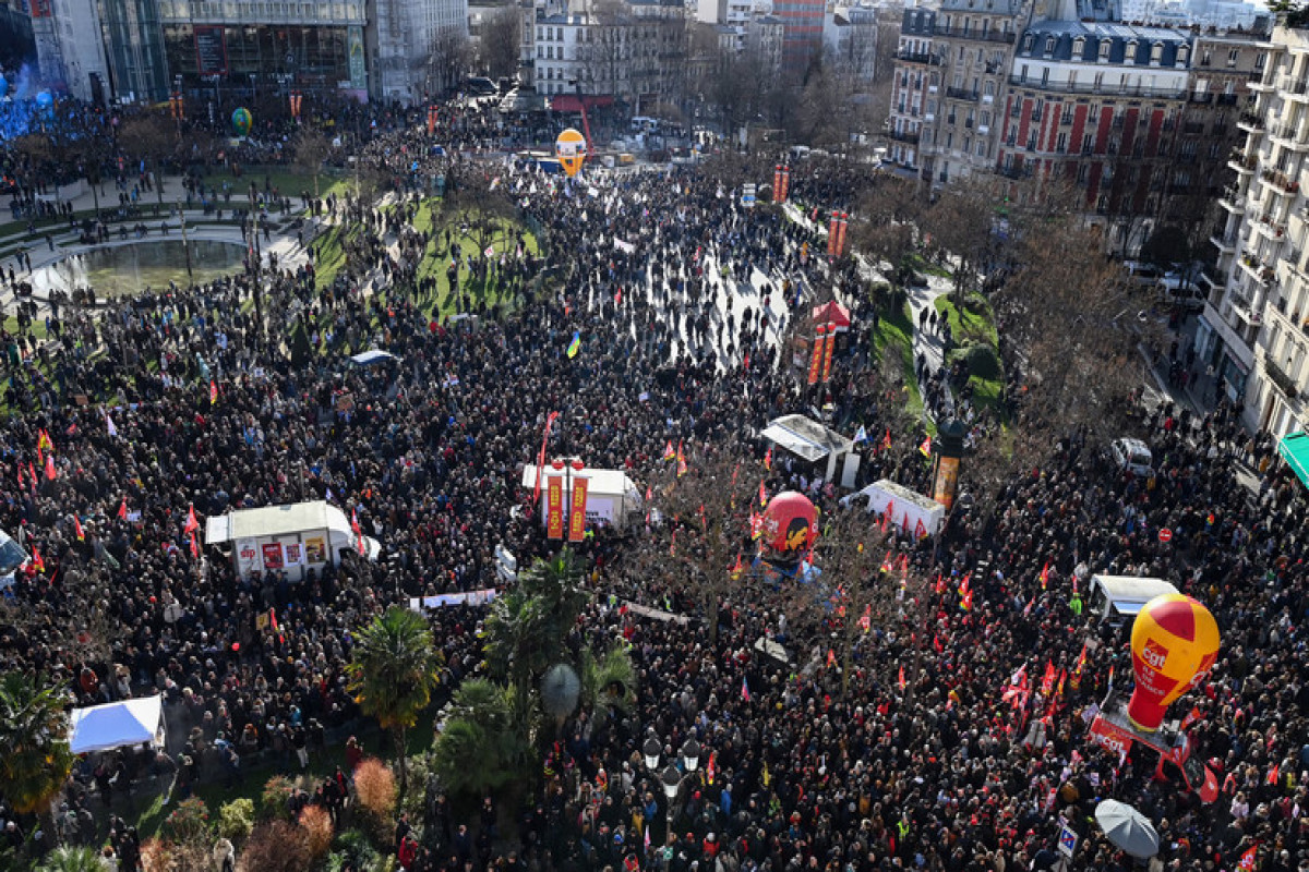 Жители Парижа вновь протестуют против пенсионной реформы -ВИДЕО 