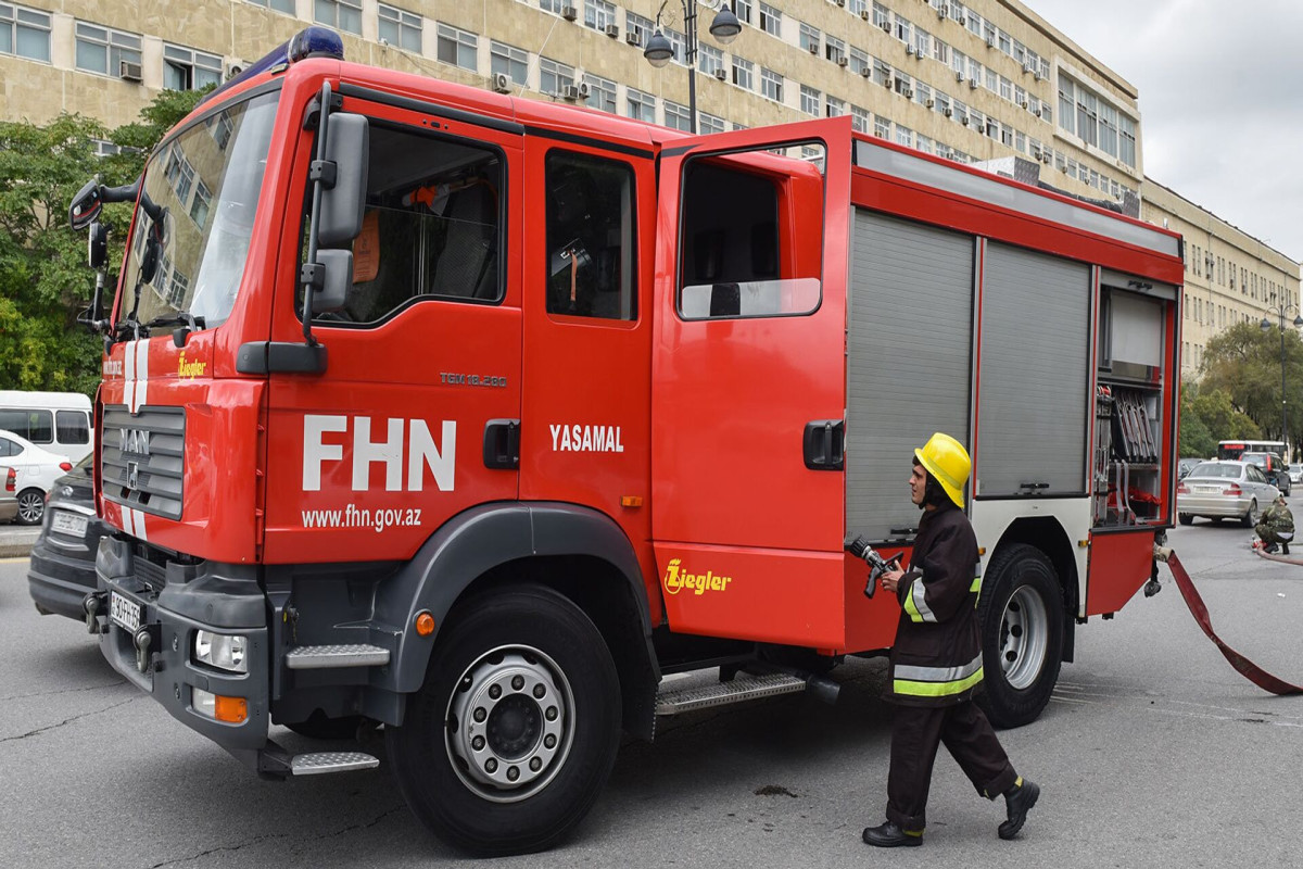 В Баку после пожара в квартире обнаружено тело человека