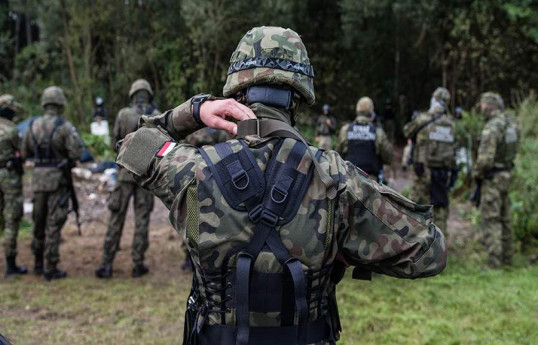 Польша направит тысячу военных и технику на границу с Беларусью