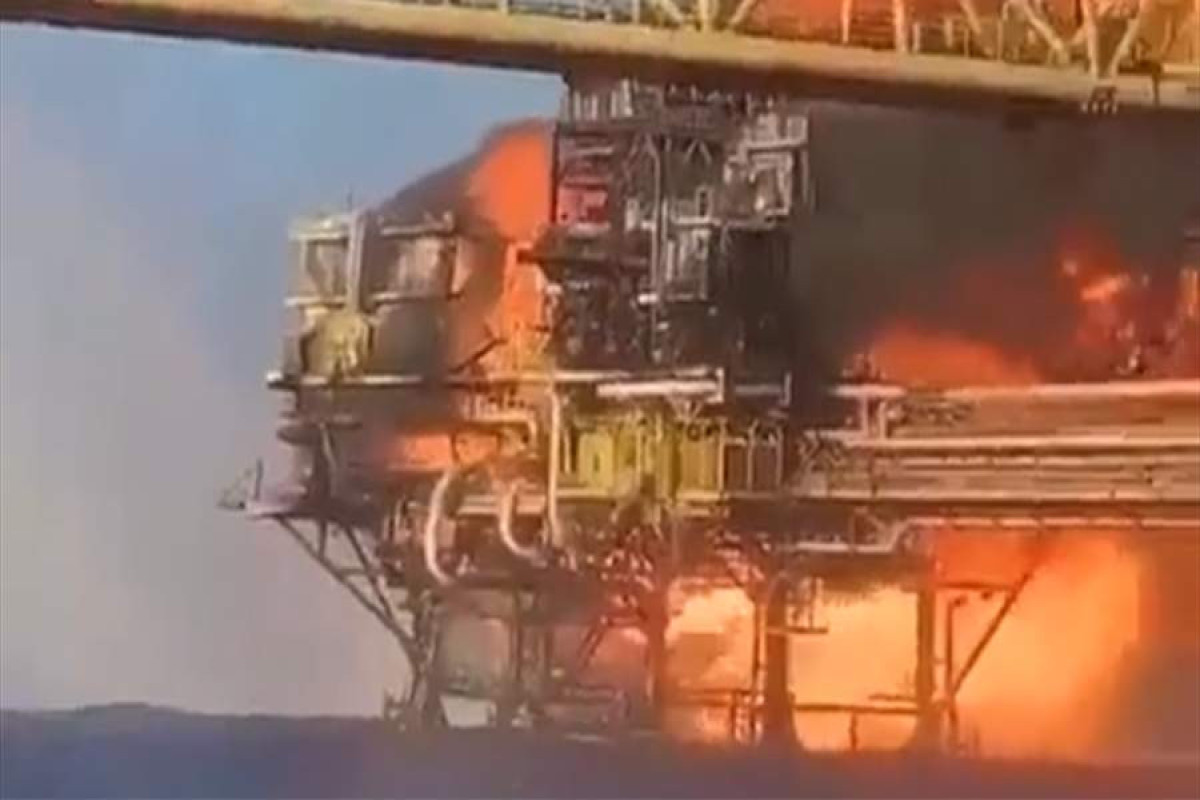 Взрыв на нефтегазовой платформе в Мексике: есть погибшие, число пострадавших растет-ВИДЕО 
