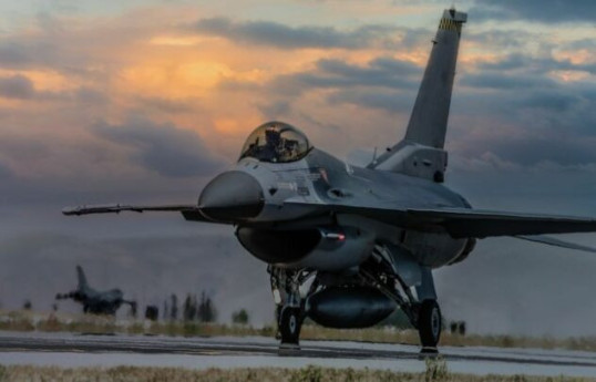 11 стран договорились начать обучать украинских пилотов на F-16