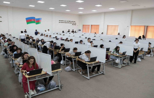 В Азербайджане сегодня стартуют экзамены по набору учителей