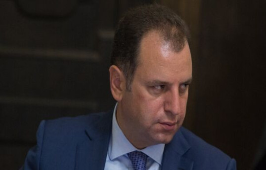 Экс-министра обороны Армении объявят в международный розыск