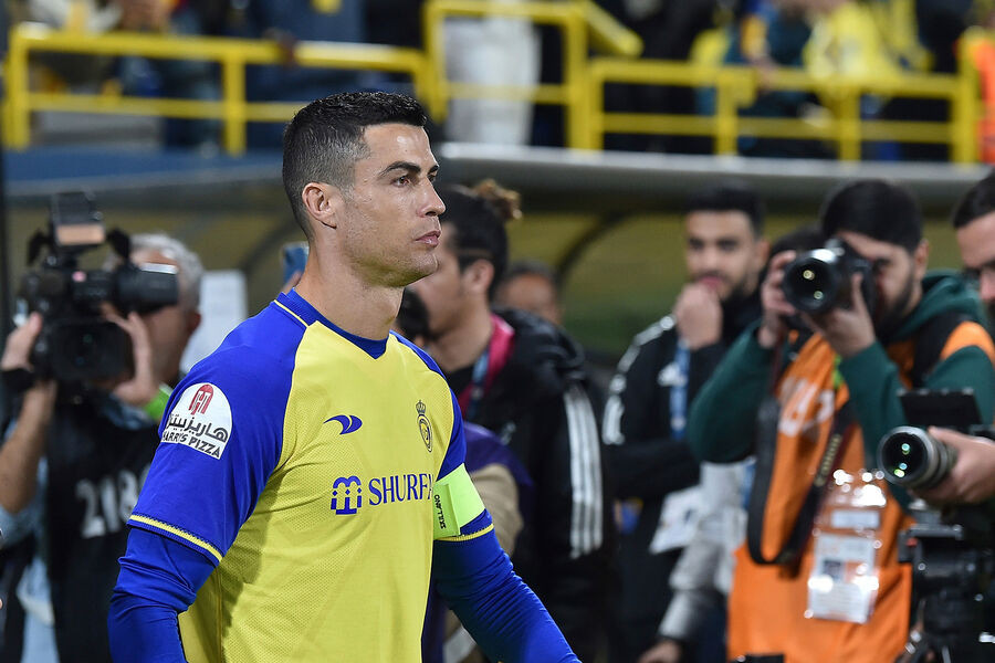 Cristiano Ronaldo Gets Angry & Throw Water onto ANNOYING Cameraman 🎥😱 