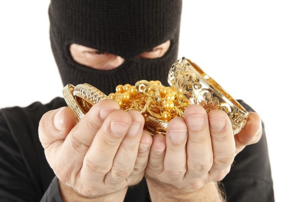 В Аляте из дома похитили золото на крупную сумму, подозреваемые задержаны