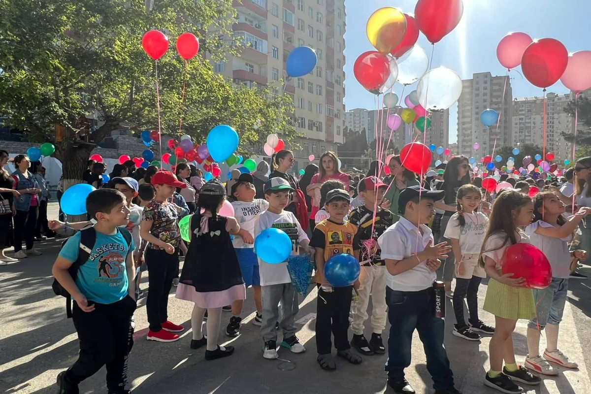 Международный день защиты детей в Баку, или Арендованные песни