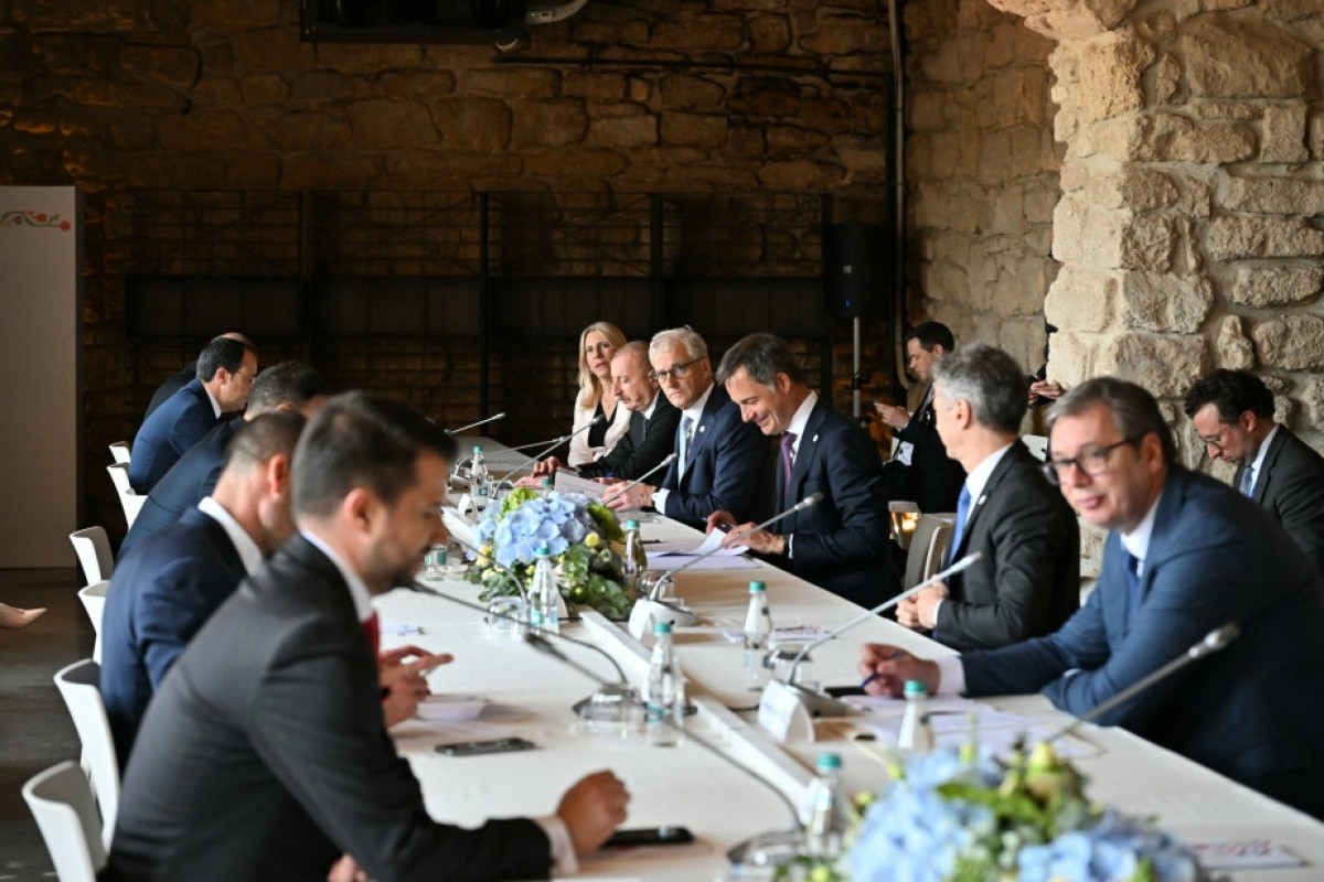 Ильхам Алиев в Кишиневе принял участие в кругом столе, посвященном энергетической безопасности