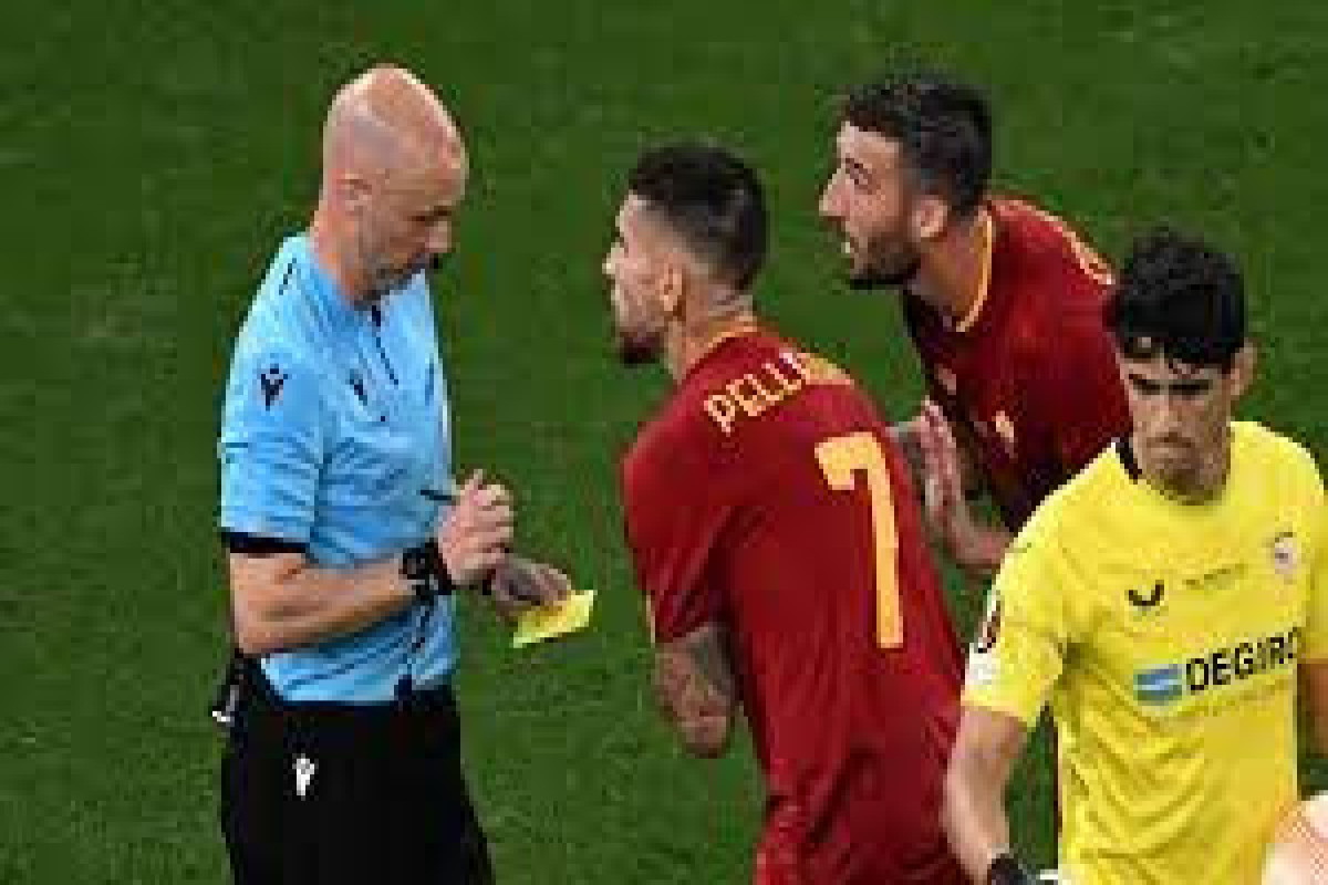 Фанаты  «Ромы» атаковали судью финала Лиги Европы и его семью