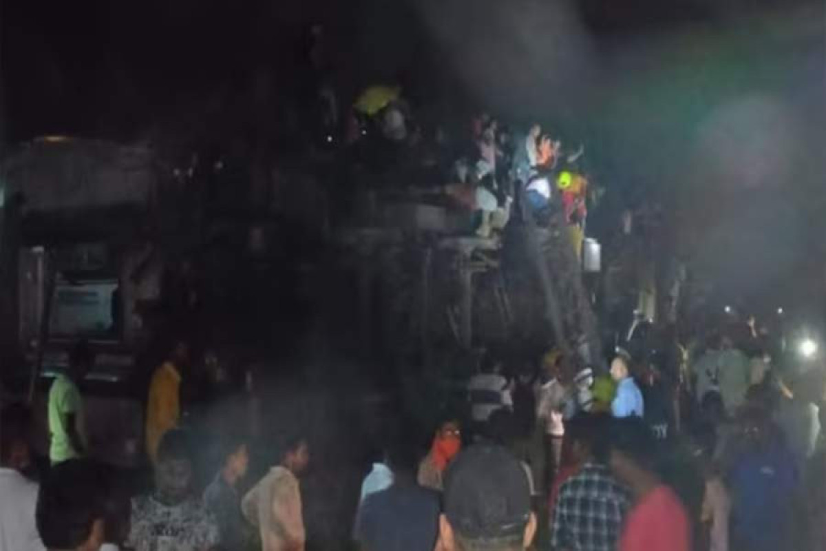 В Индии 288 человек погибли при столкновении трех поездов-ОБНОВЛЕНО-3 