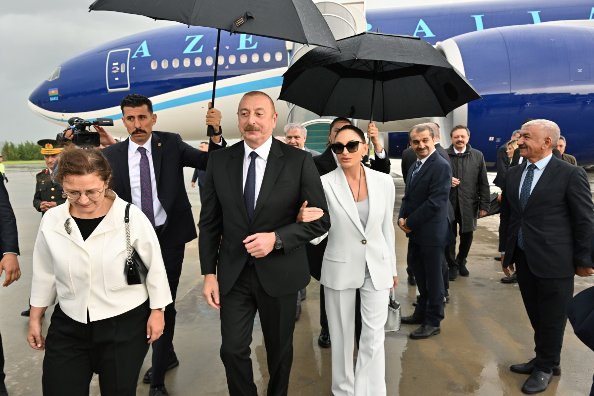 Ильхам Алиев и Мехрибан Алиева прибыли в Анкару-ФОТО 