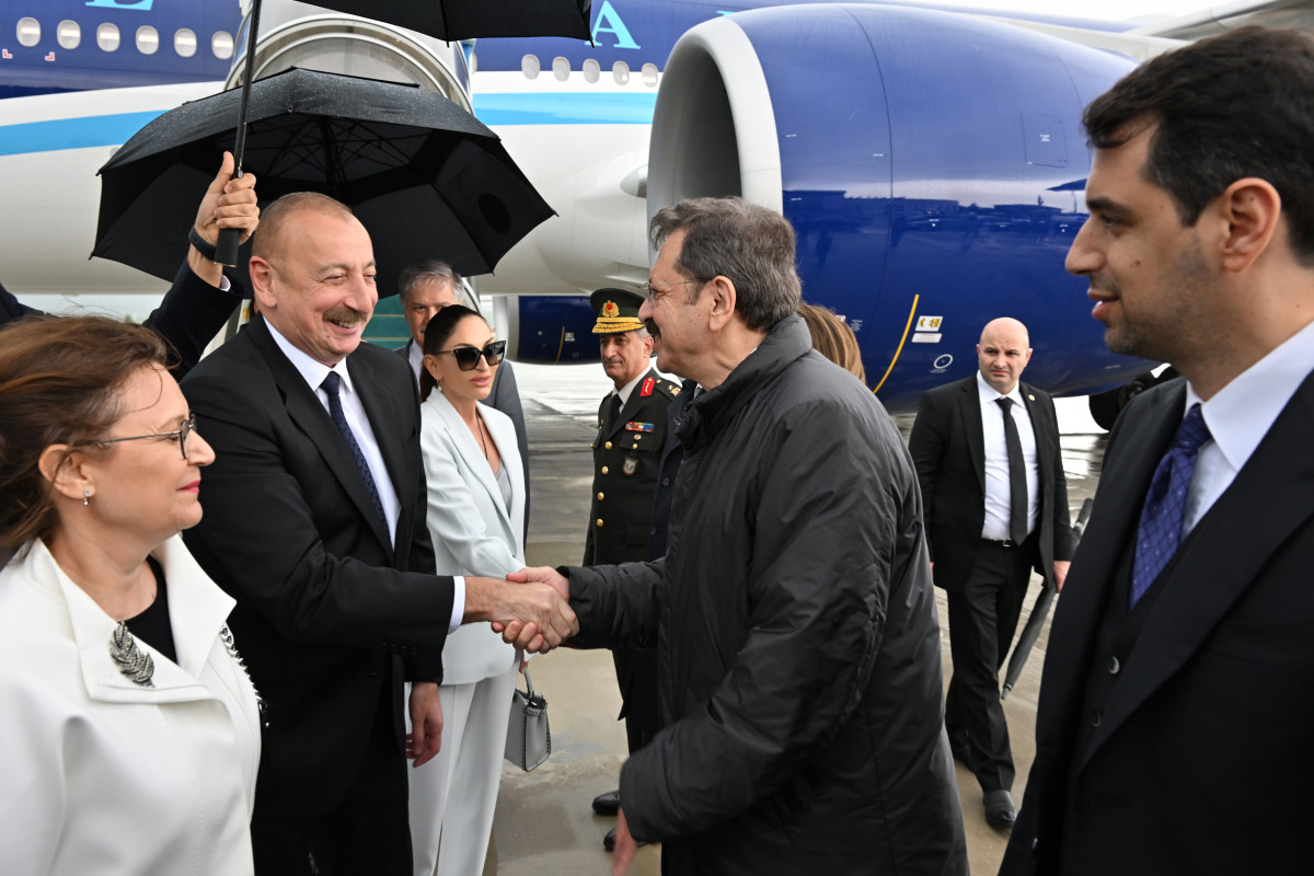 Ильхам Алиев и Мехрибан Алиева прибыли в Анкару-ФОТО 