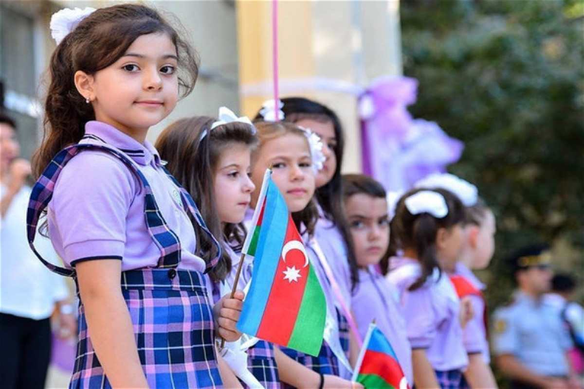 Представитель Минобразования Азербайджана: Школы могут отказаться от формы