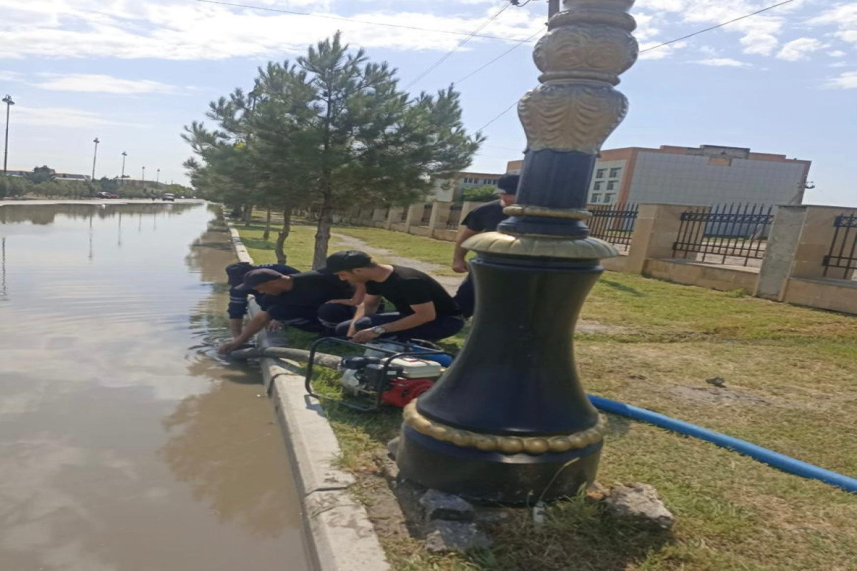 Сильный ветер и проливные дожди в Евлахе: сорваны крыши зданий, затоплены улицы-ФОТО 