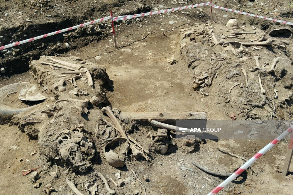На освобожденной территории в Агдаме обнаружено массовое захоронение-ФОТО 