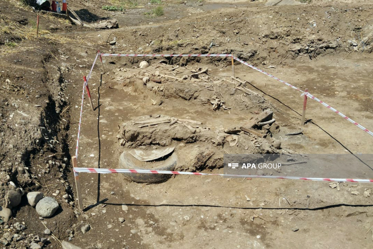 На освобожденной территории в Агдаме обнаружено массовое захоронение-ФОТО 