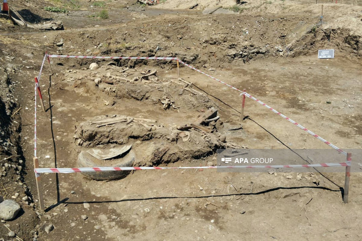 На освобожденной территории в Агдаме обнаружено массовое захоронение-ФОТО 