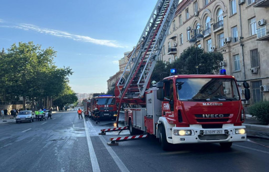 Пожар в пятиэтажном здании в центре Баку полностью потушен, пострадавших нет-ВИДЕО -ОБНОВЛЕНО 