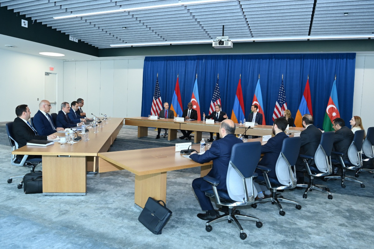 В Арлингтоне началась трехсторонняя встреча госсекретаря США и глав МИД Азербайджана и Армении-ФОТО 